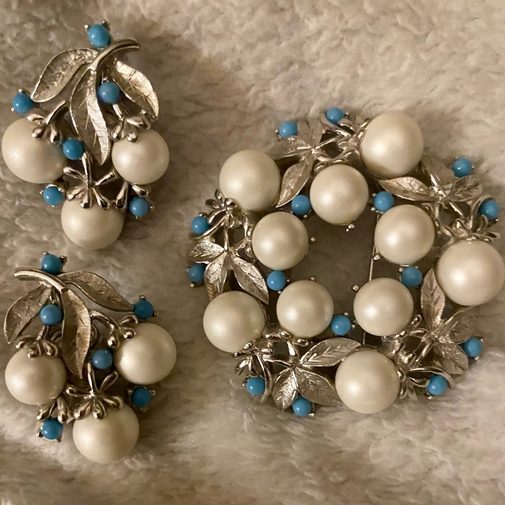 Vintage Sarah Coventry Floral Wreath Earrings and Brooch